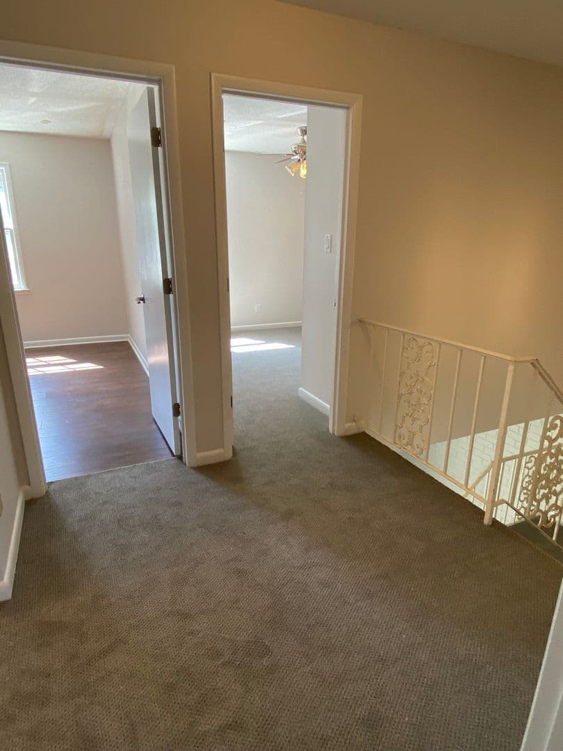 Savannah House: 455 Mall Blvd