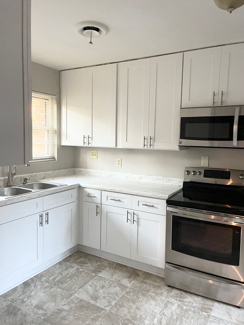 Savannah House: 130 Linden Drive