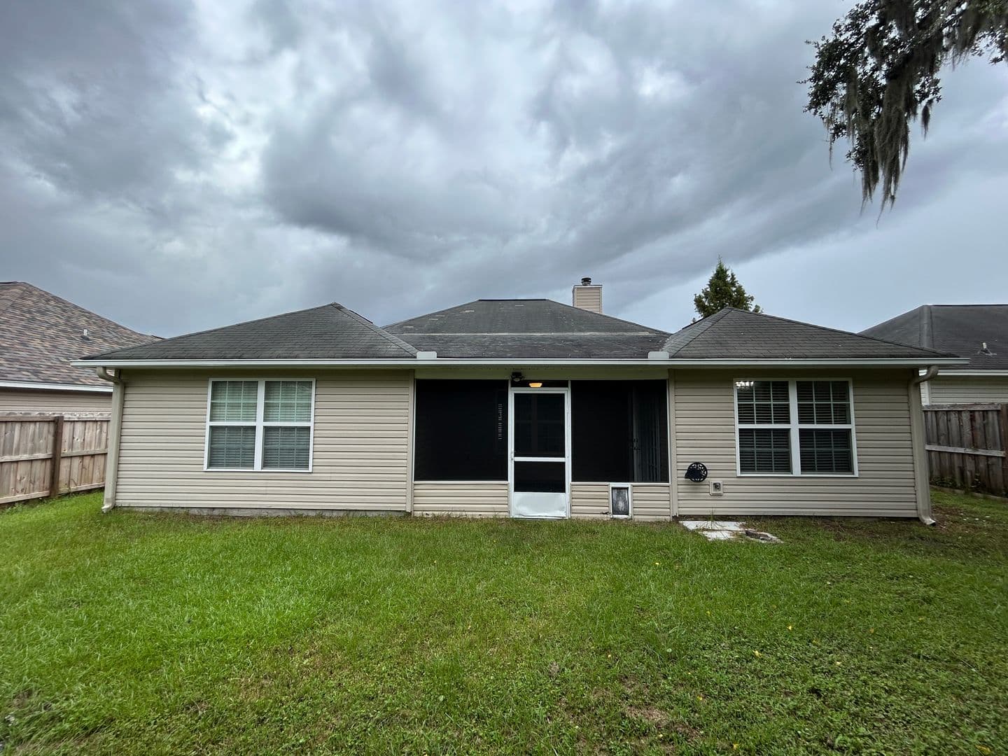 Savannah House: 24 Rainier Lane