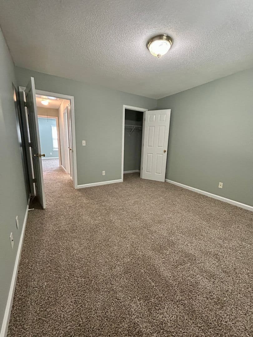 Savannah House: 6 Fontenot Ct