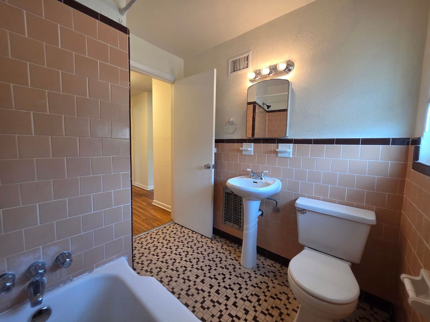 Savannah Apartment: 3601 Bull St
