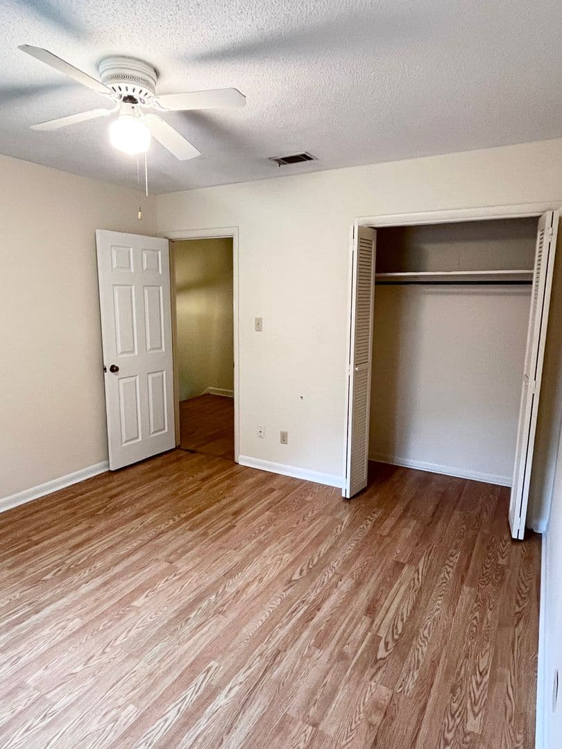 Savannah Townhome: 455 Mall Blvd