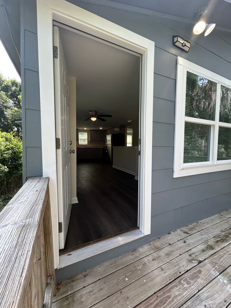 Savannah House: 5308 Jasmine Avenue