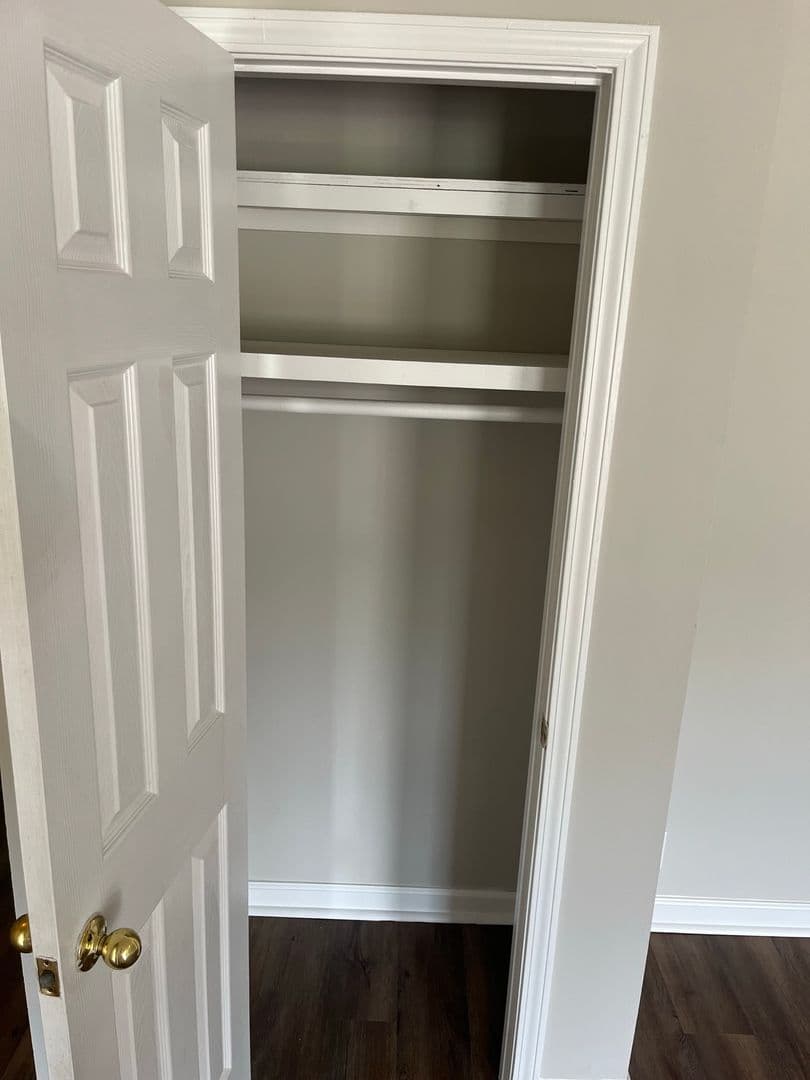 Springfield Apartment: 807 Ash Street Ext