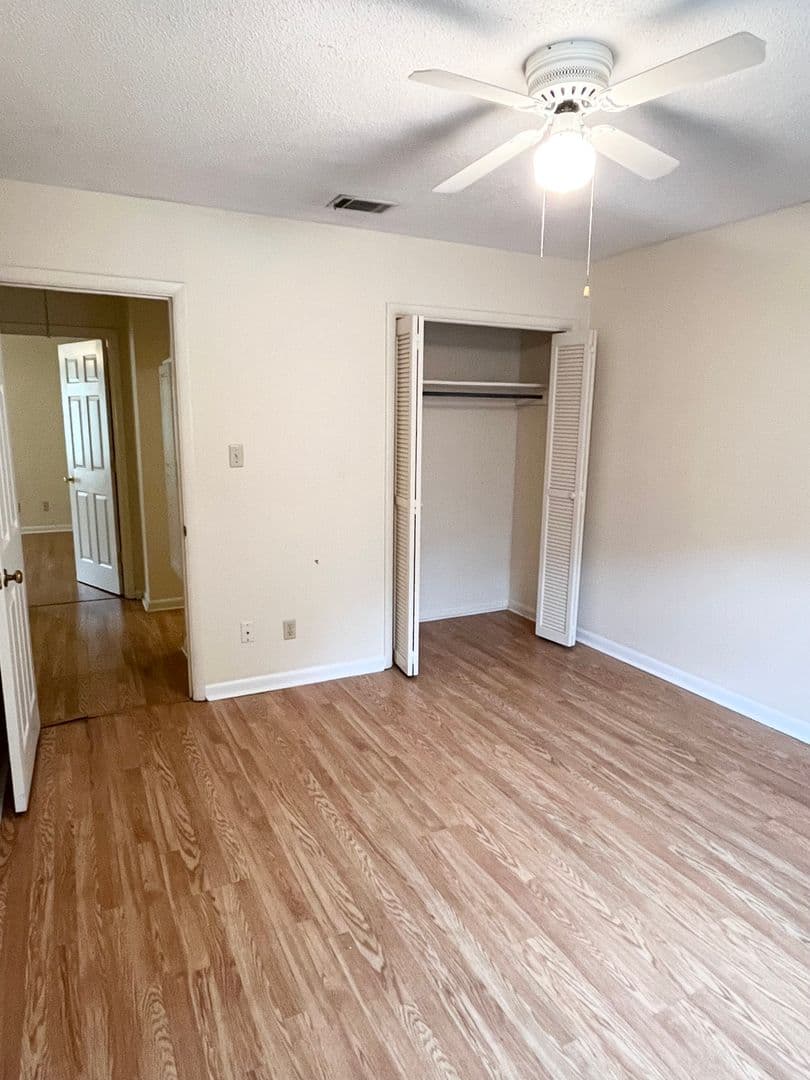 Savannah Townhome: 455 Mall Blvd