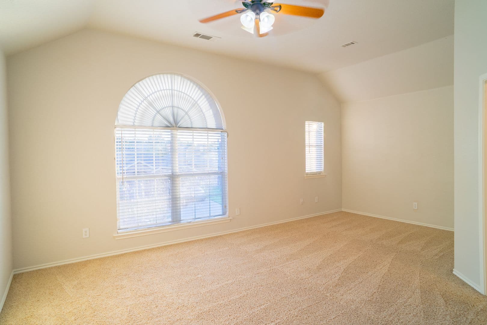 Saginaw House: 6100 Horsetrap
