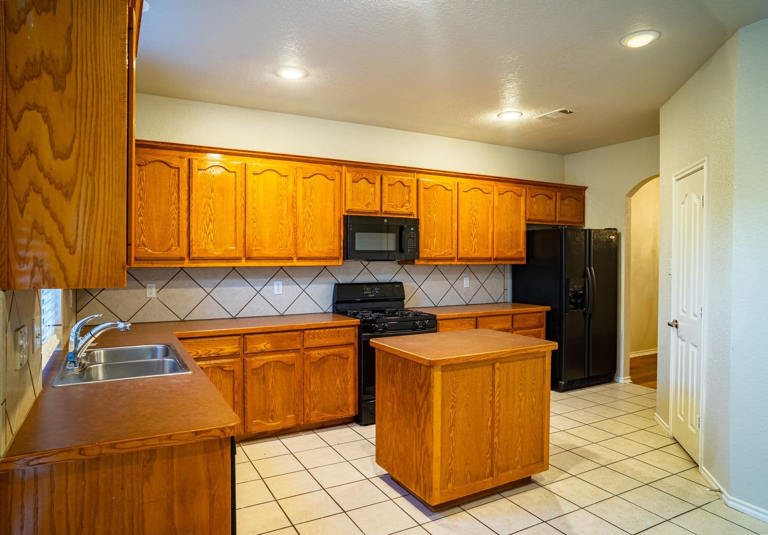 Saginaw House: 6100 Horsetrap