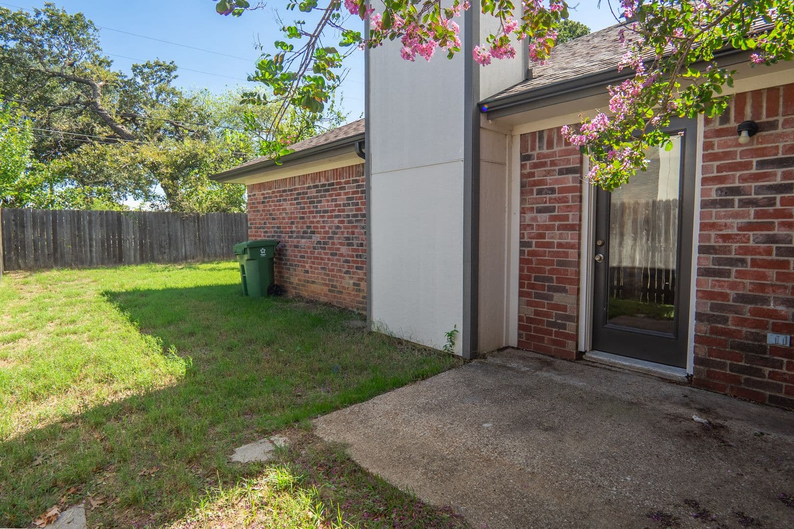 North Richland Hills Multiplex: 6616/6618 Parkview Lane - 6618 Parkview Lane