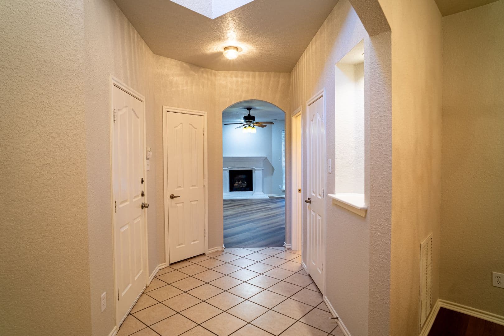 Saginaw House: 6100 Horsetrap