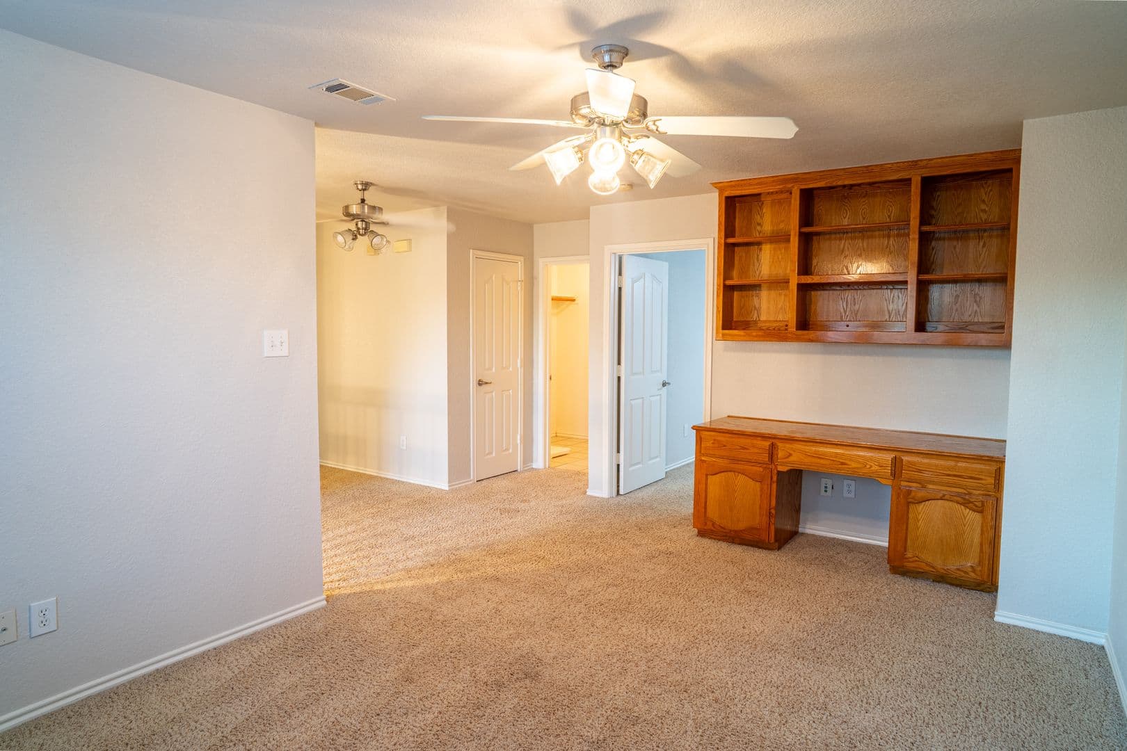 Saginaw House: 6100 Horsetrap