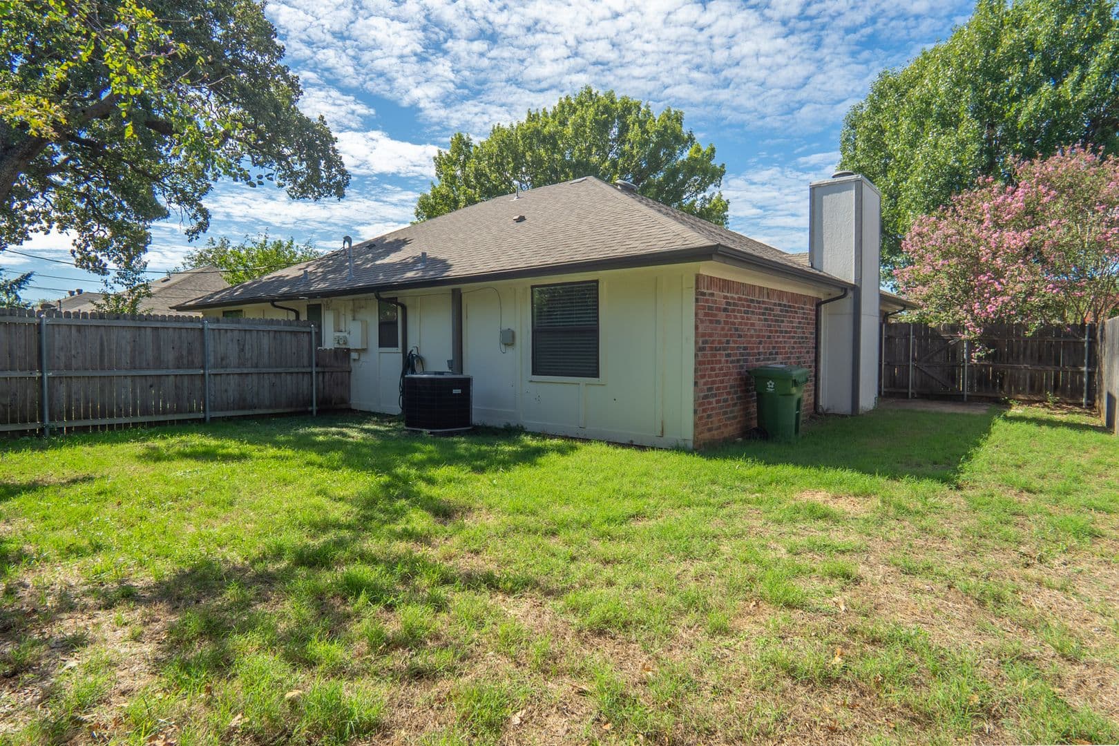 North Richland Hills Multiplex: 6616/6618 Parkview Lane - 6618 Parkview Lane
