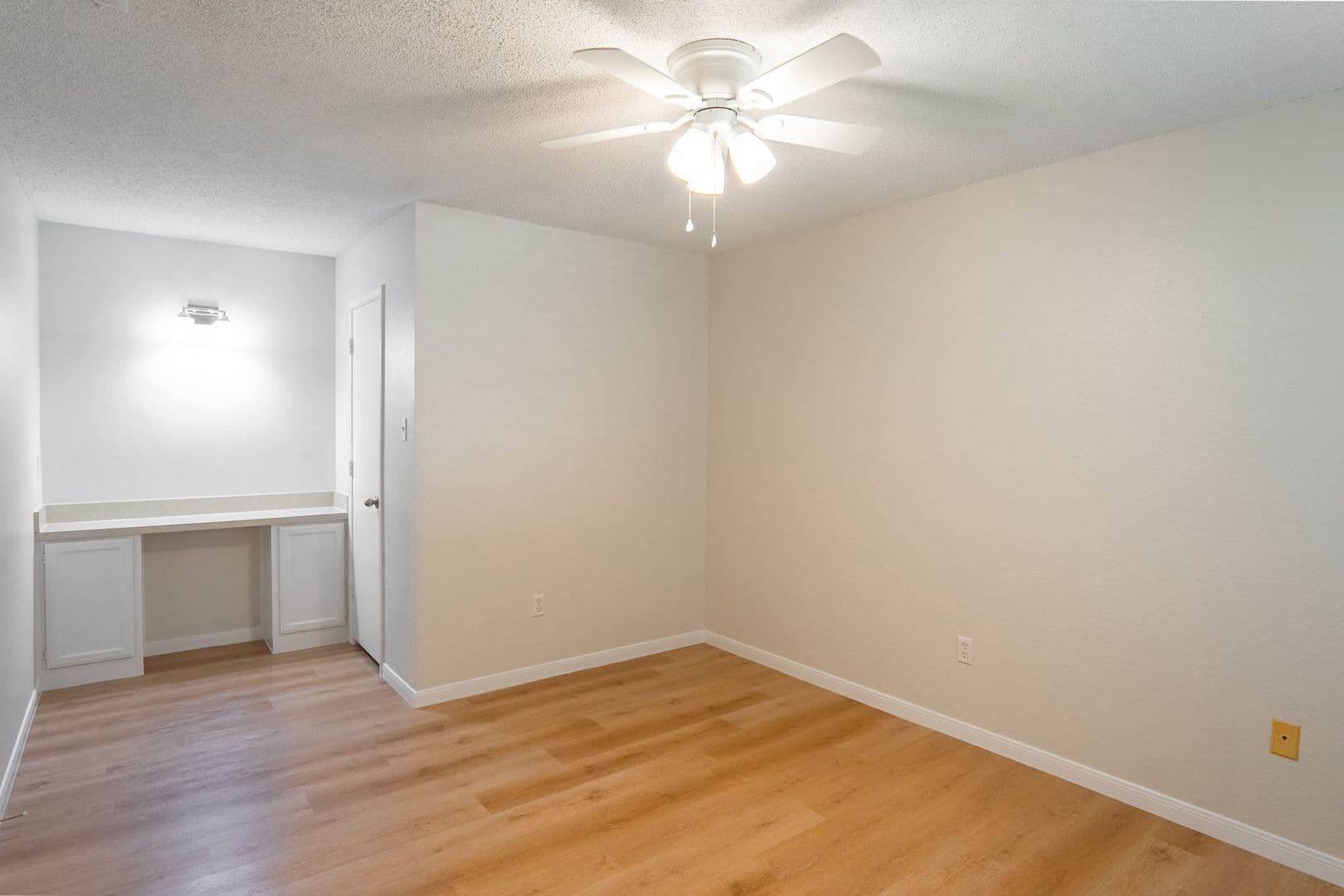 North Richland Hills Multiplex: 6616/6618 Parkview Lane - 6618 Parkview Lane