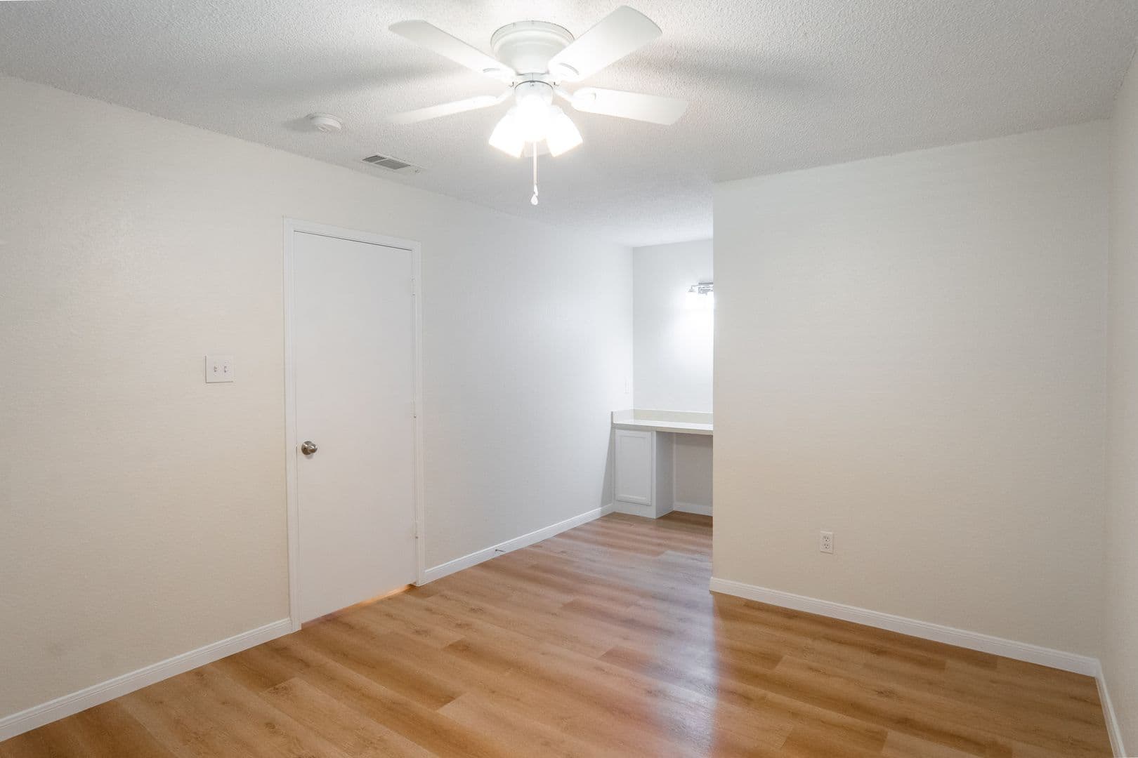 North Richland Hills Multiplex: 6616/6618 Parkview Lane - 6618 Parkview Lane