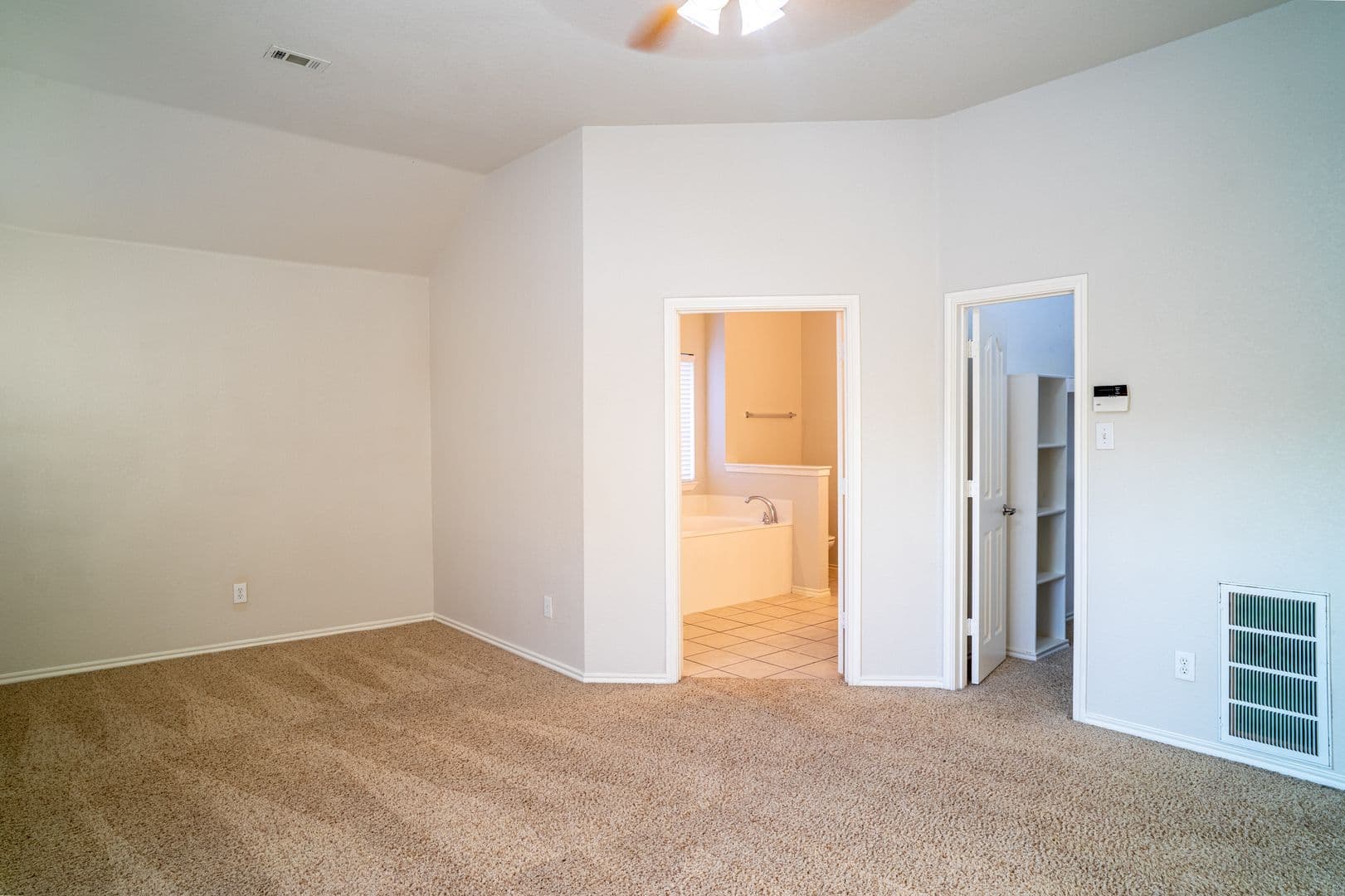 Saginaw House: 6100 Horsetrap