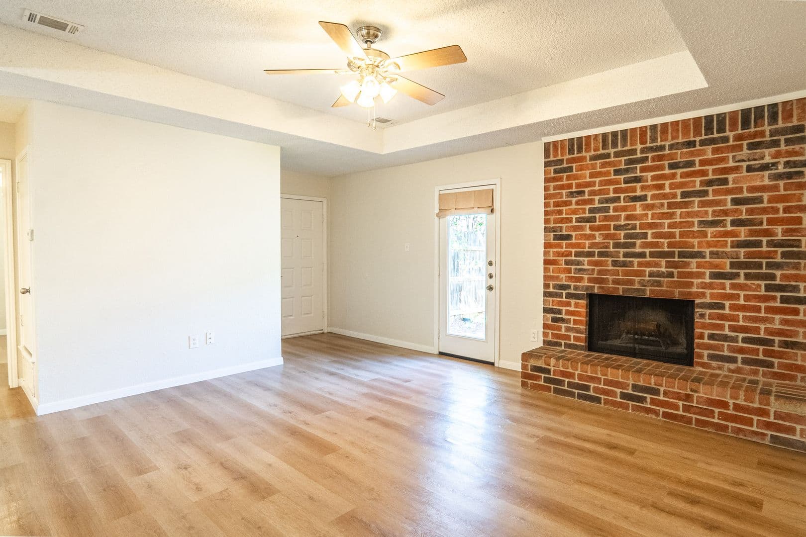 North Richland Hills Multiplex: 6616/6618 Parkview Lane - 6618 Parkview Lane