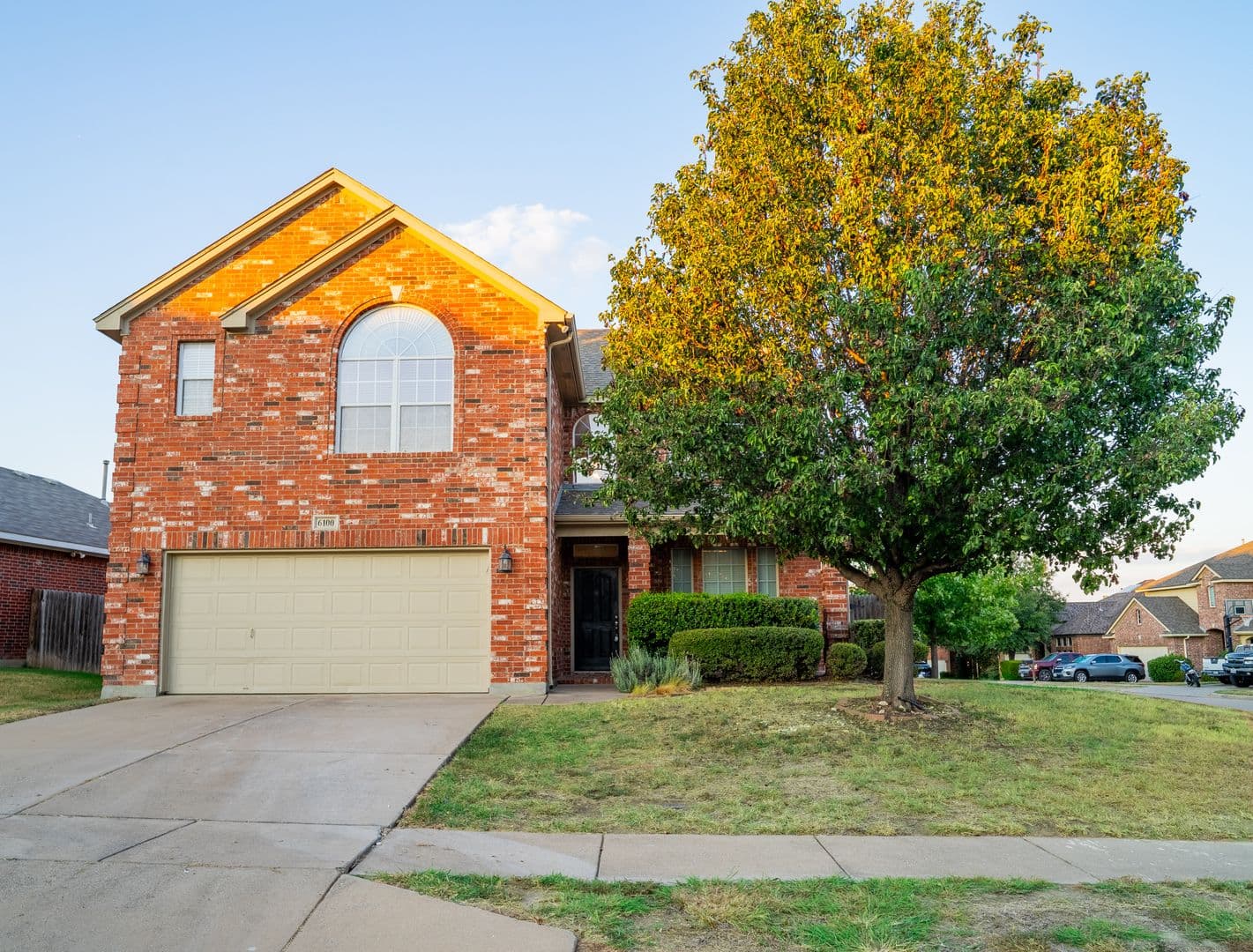 Saginaw House: 6100 Horsetrap