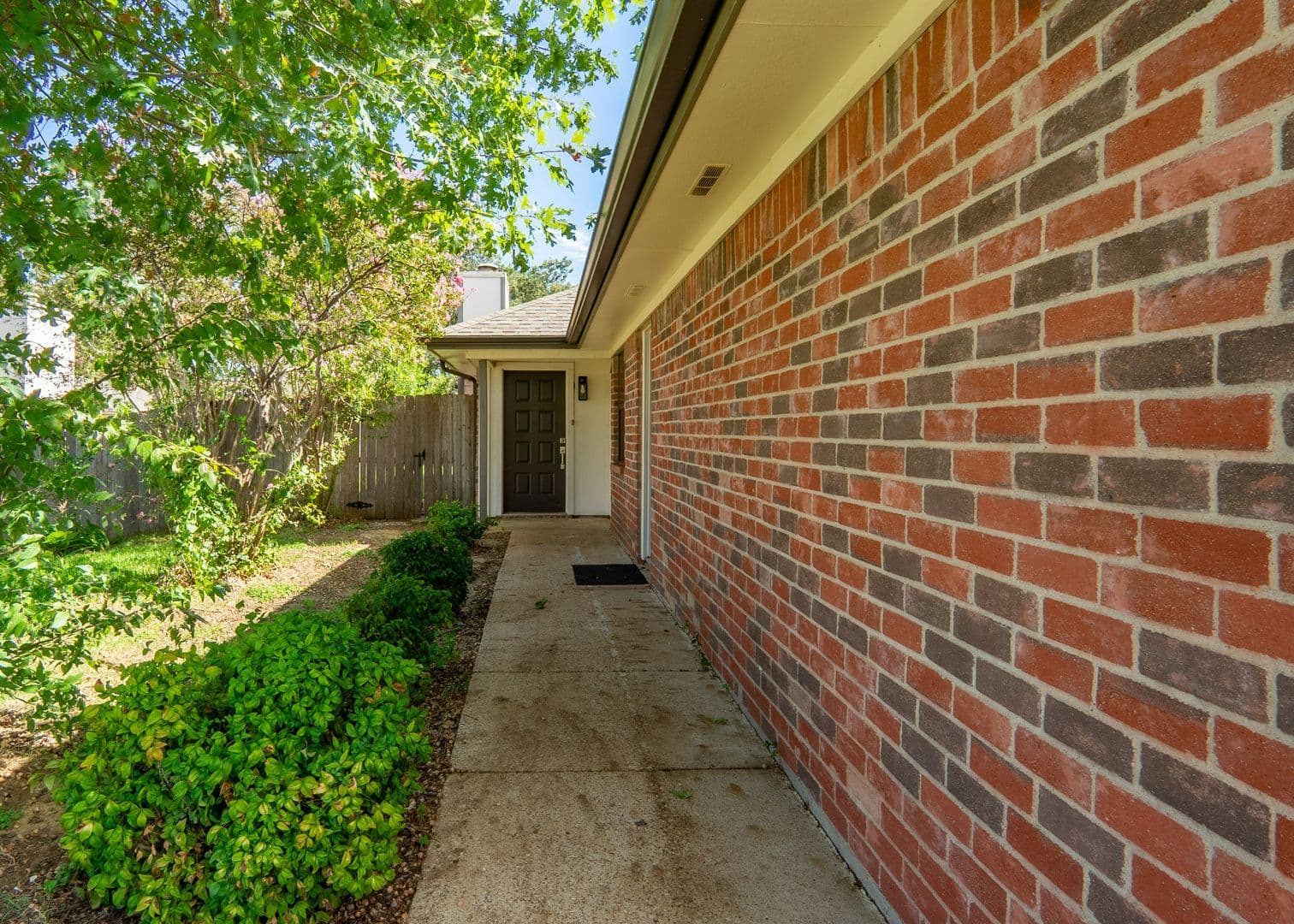 North Richland Hills Multiplex: 6616/6618 Parkview Lane - 6618 Parkview Lane