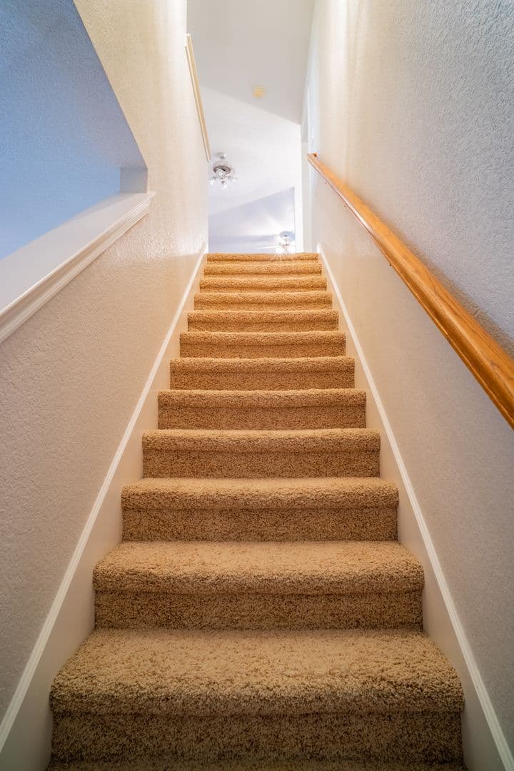 Saginaw House: 6100 Horsetrap