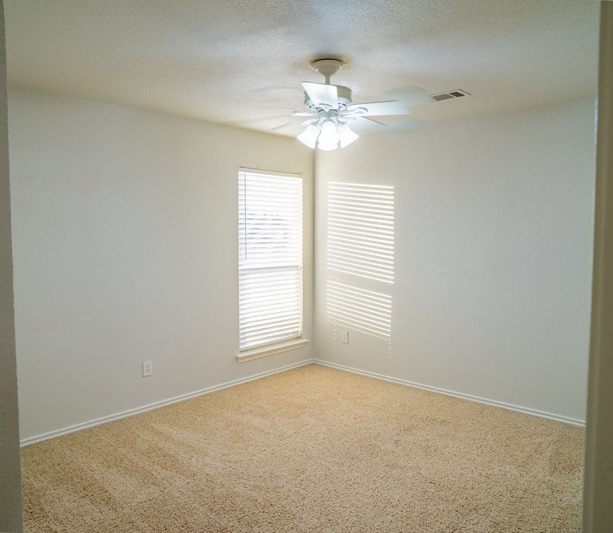 Saginaw House: 6100 Horsetrap