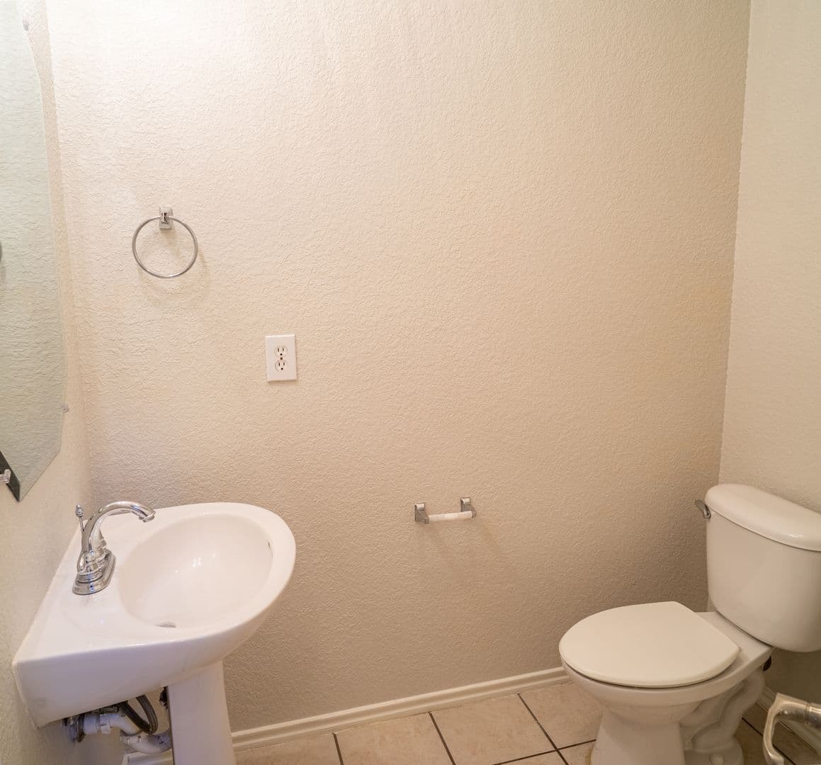 Saginaw House: 6100 Horsetrap