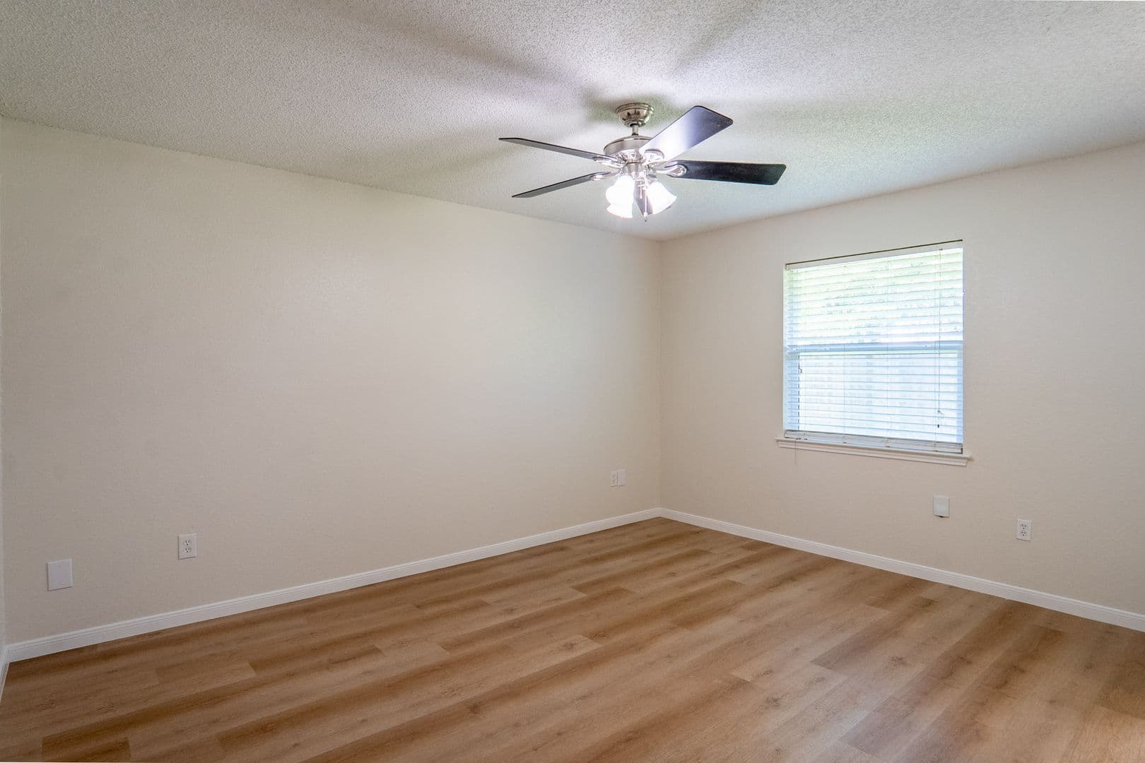 North Richland Hills Multiplex: 6616/6618 Parkview Lane - 6618 Parkview Lane