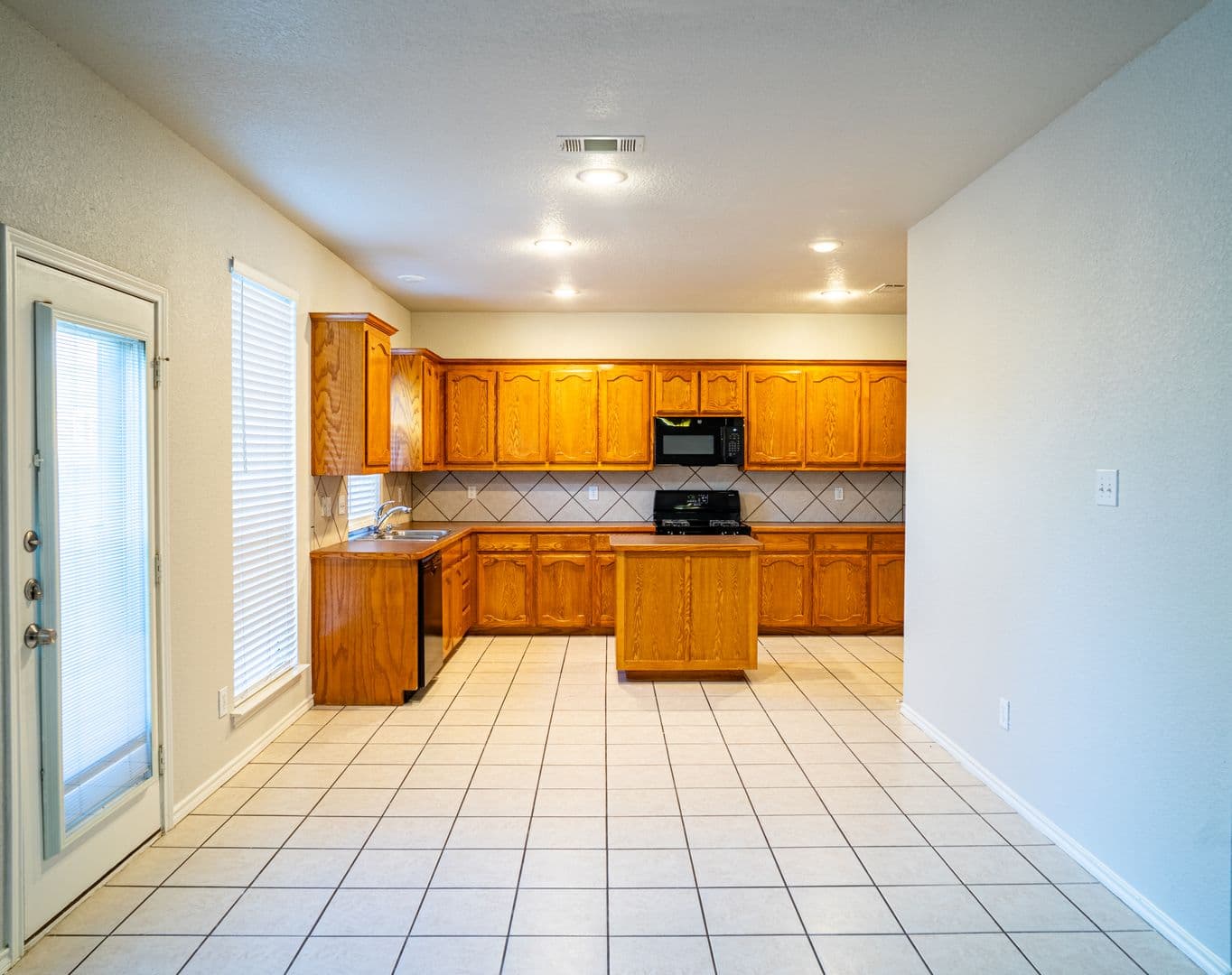 Saginaw House: 6100 Horsetrap