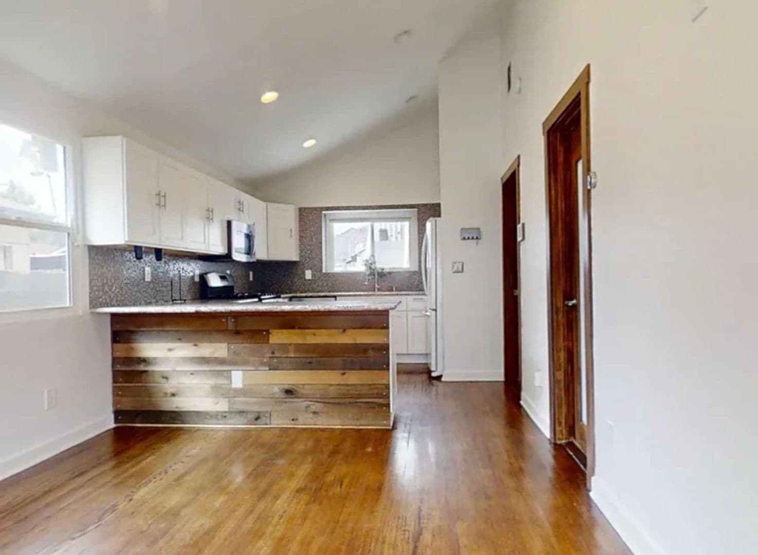 Los Angeles Apartment: 3629 Marmion Way