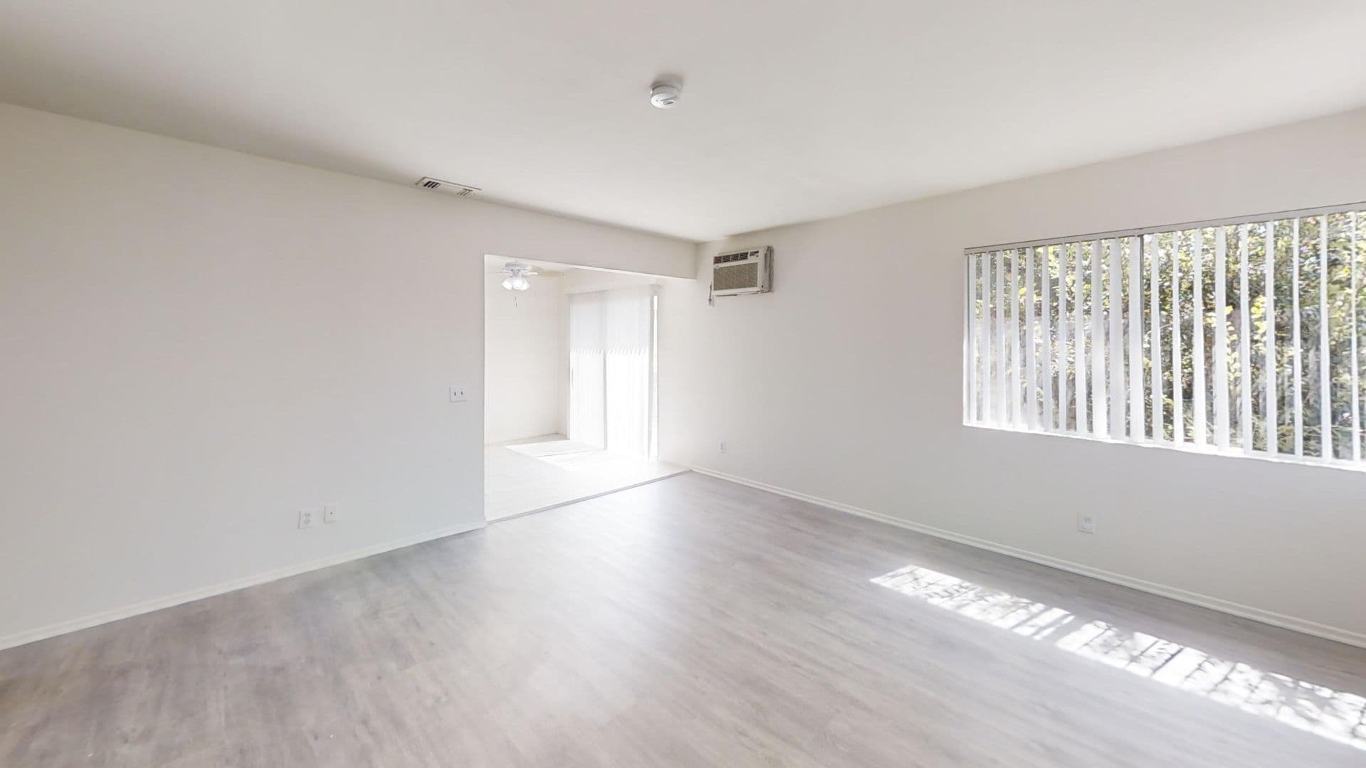 Tustin Apartment: 14702 Plaza Dr