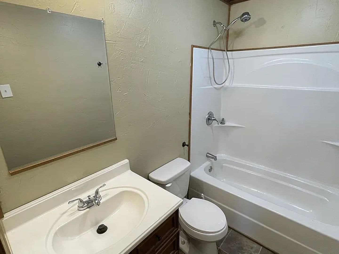 Scroggins Apartment: 6980 FM 115