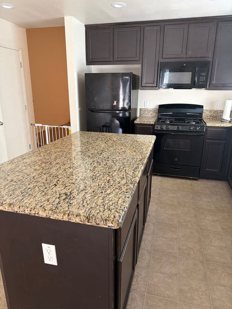 MERCED House: 276 PAIGE CT