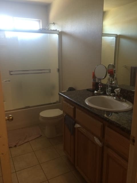 Los Banos House: 245 F St.