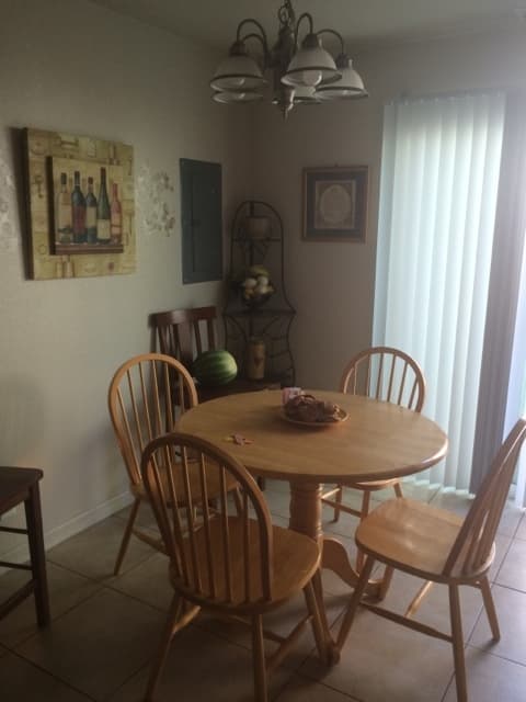 Los Banos House: 245 F St.
