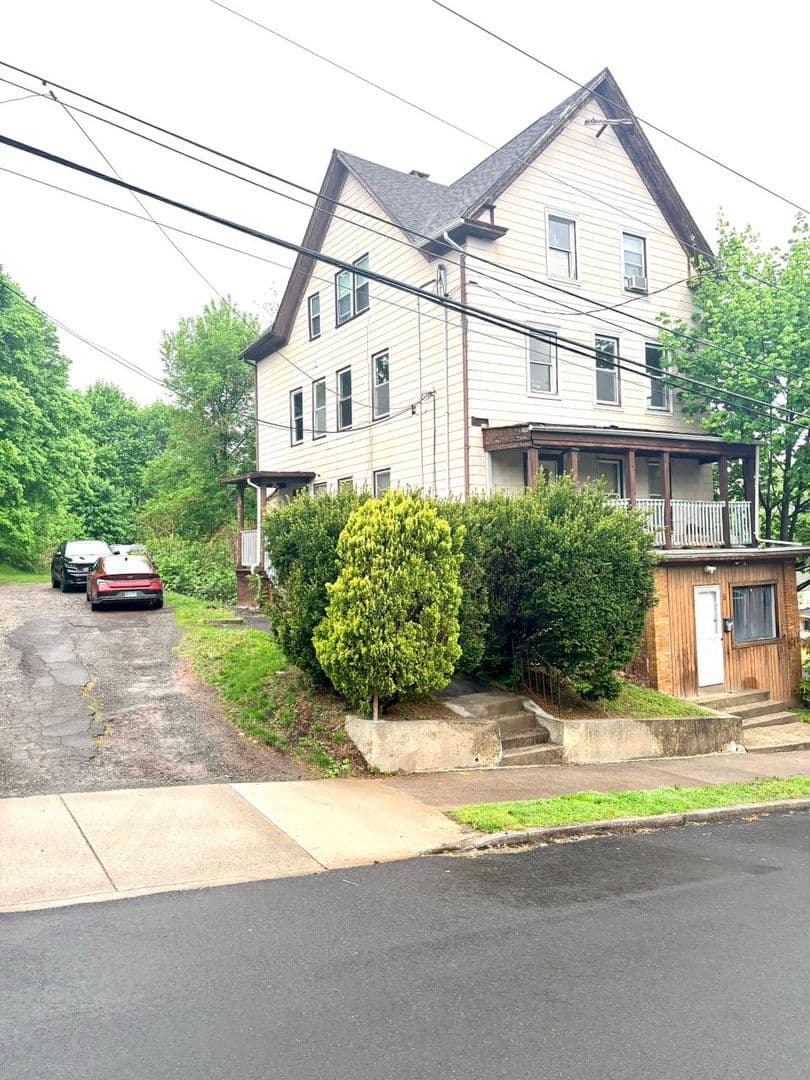 Meriden Apartment: 5 Oak Street