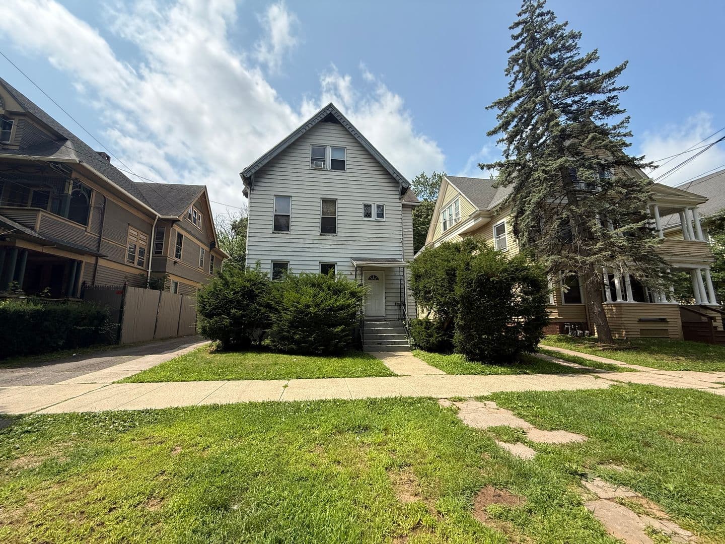 New Haven Apartment: 870 Elm Street