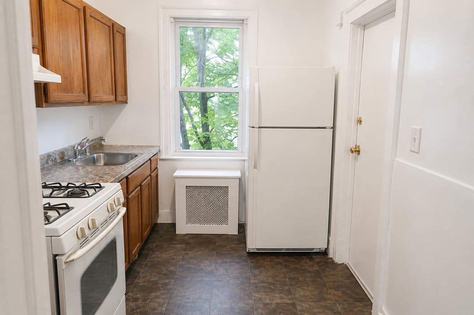 New Haven Apartment: 98 Sherman Avenue