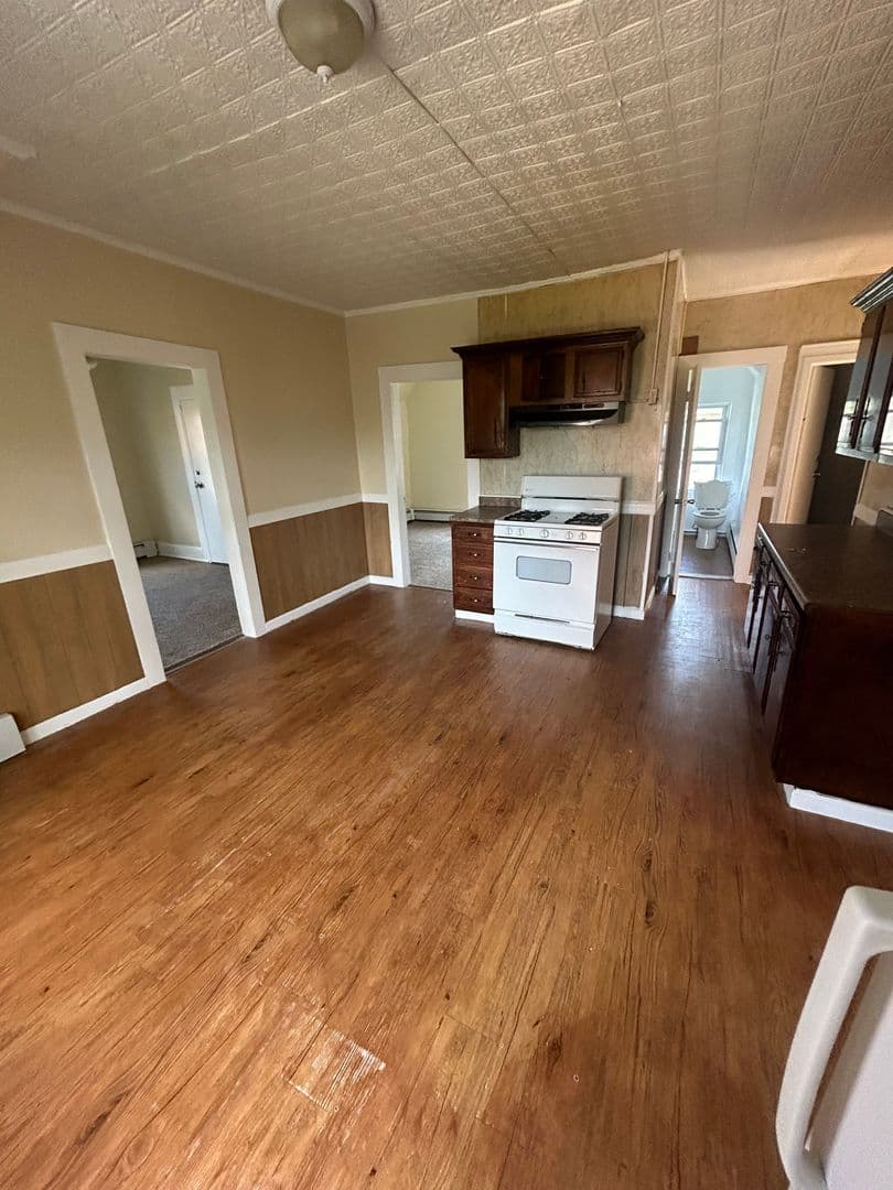 Meriden Apartment: 5 Oak Street