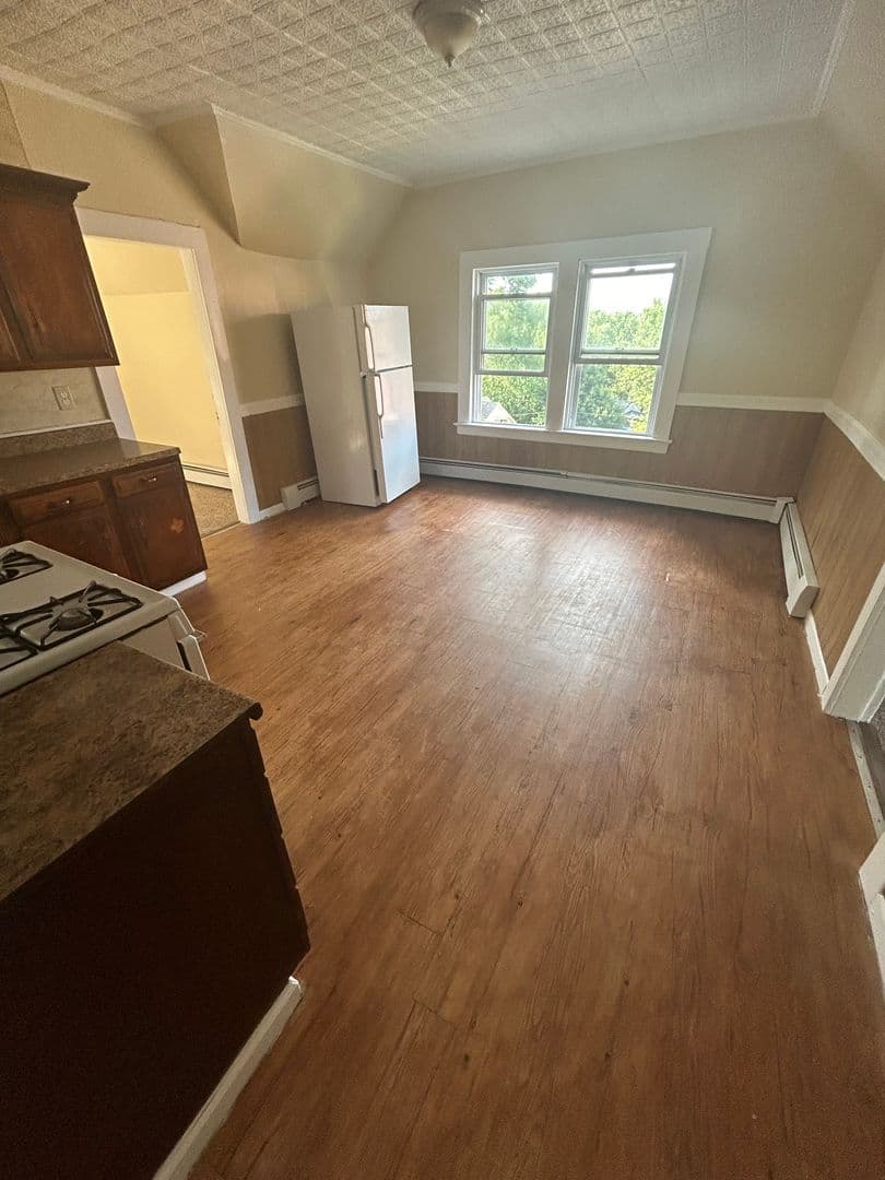 Meriden Apartment: 5 Oak Street