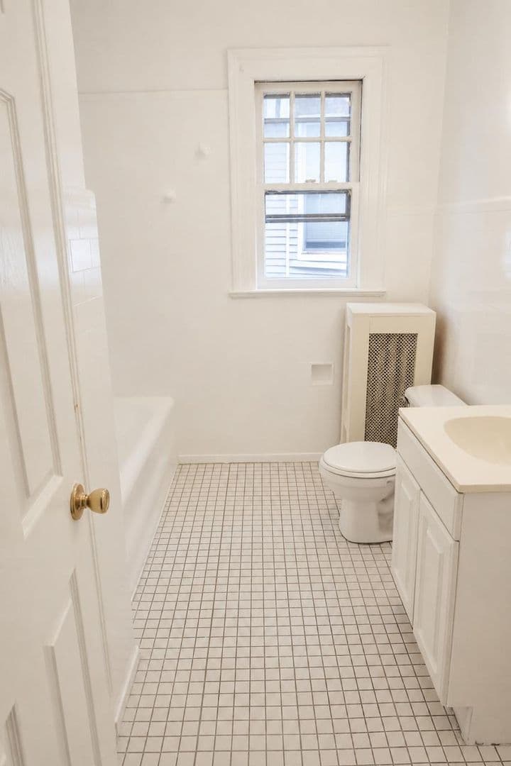 New Haven Apartment: 98 Sherman Avenue