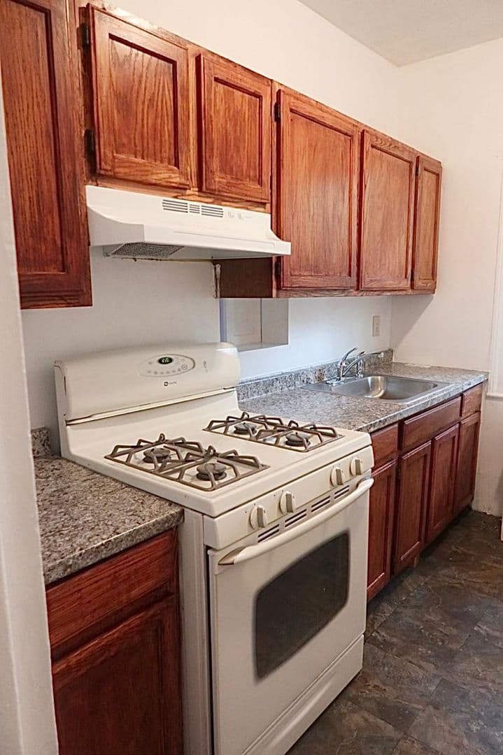 New Haven Apartment: 98 Sherman Avenue
