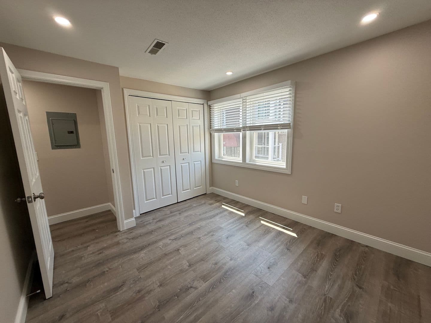 Billerica Apartment: 13-27 Kenmar Drive