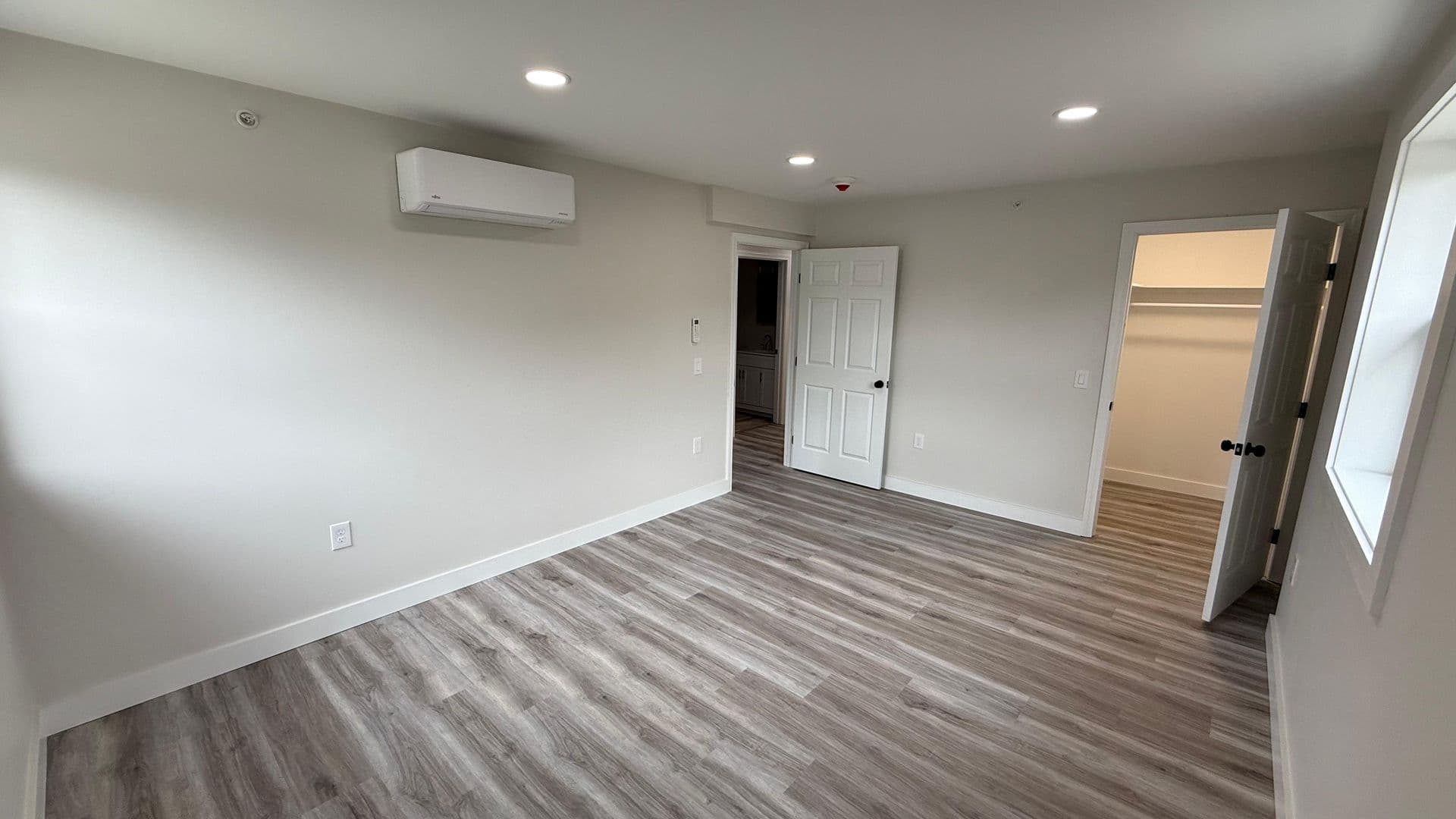 Webster Apartment: 310 Thompson Road