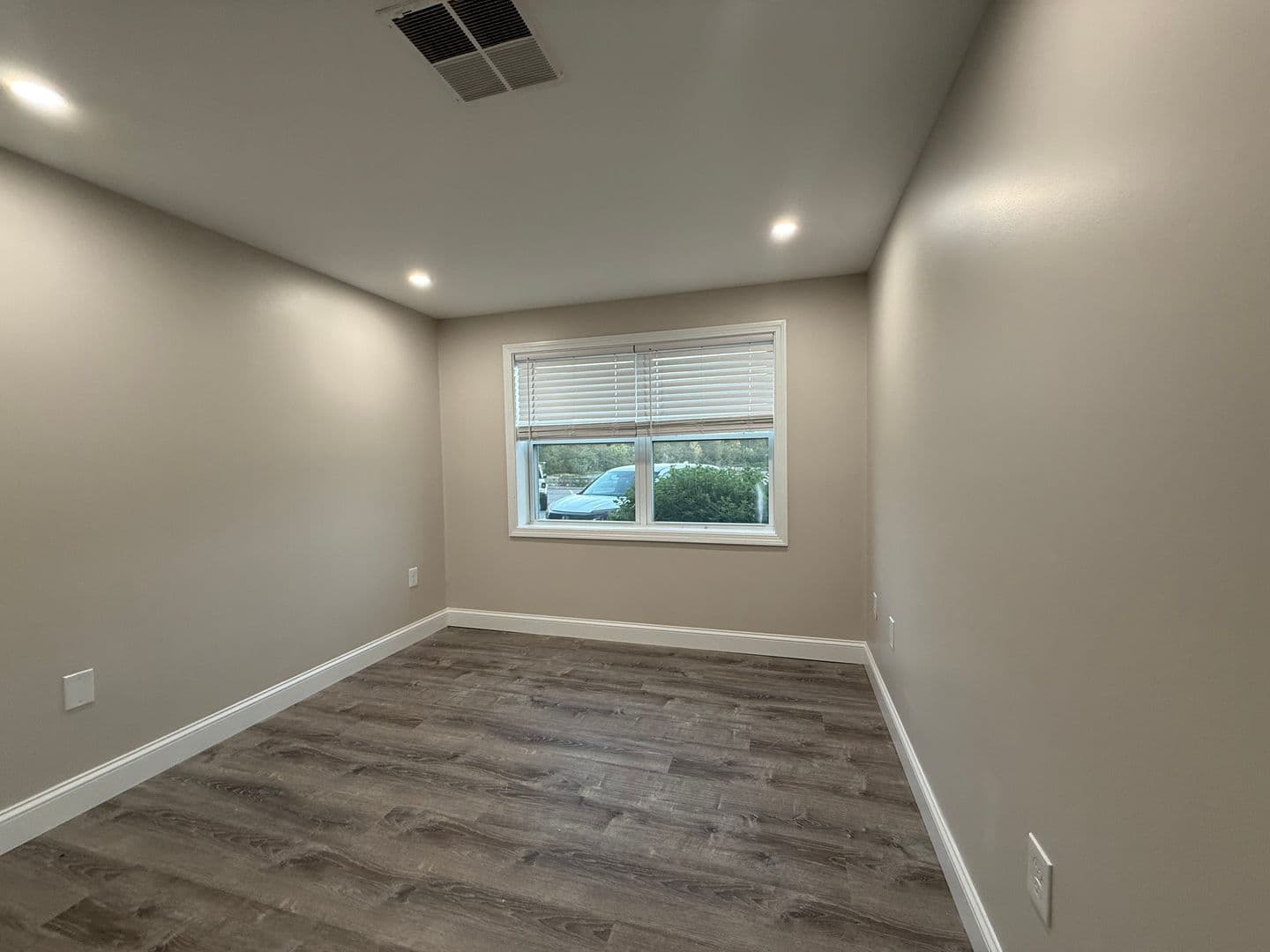 Billerica Apartment: 13-27 Kenmar Drive