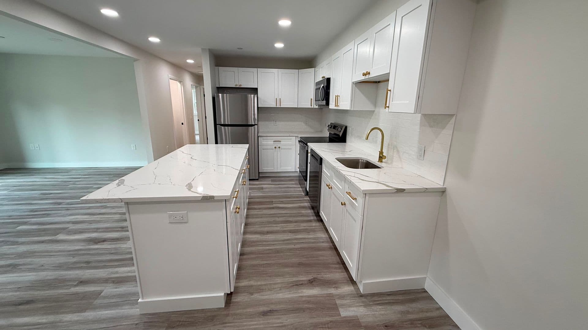 Webster Apartment: 310 Thompson Road