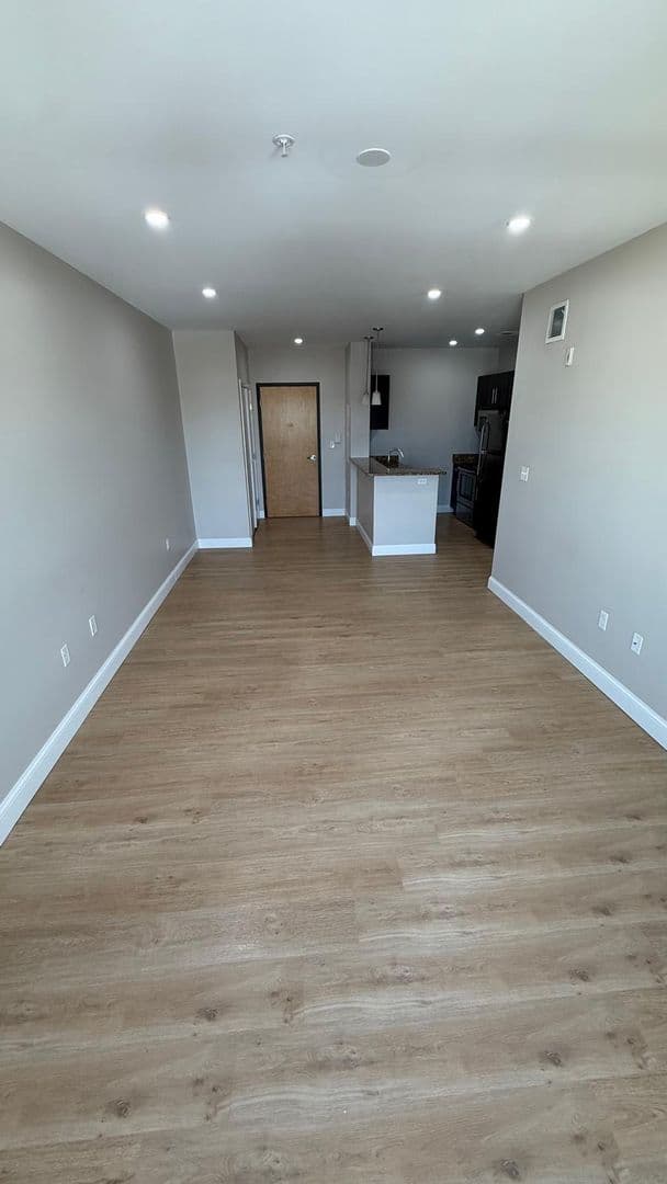 Attleboro Apartment: 75 South Main St