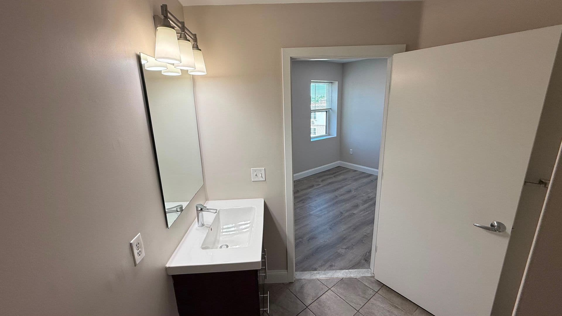 Attleboro Apartment: 75 South Main St
