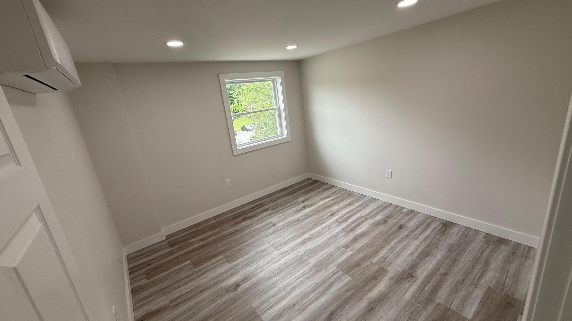 Webster Apartment: 310 Thompson Road