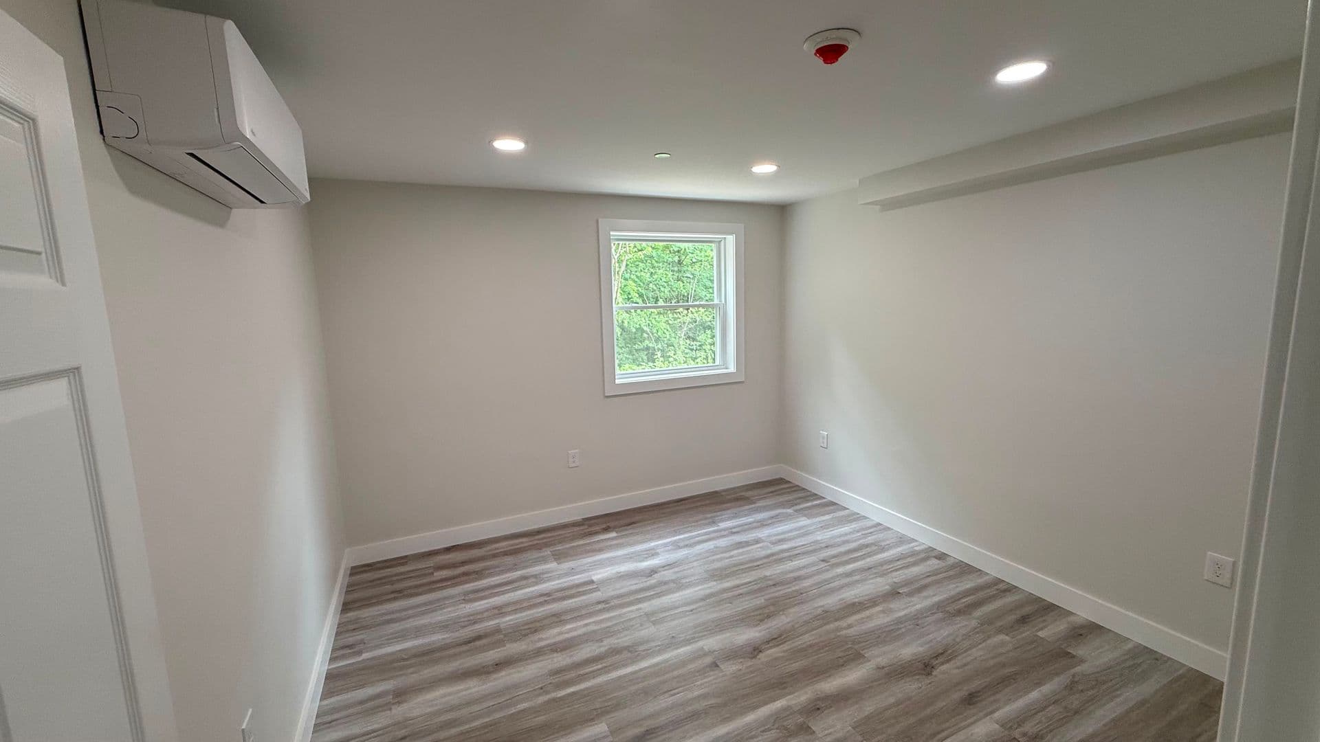 Webster Apartment: 310 Thompson Road