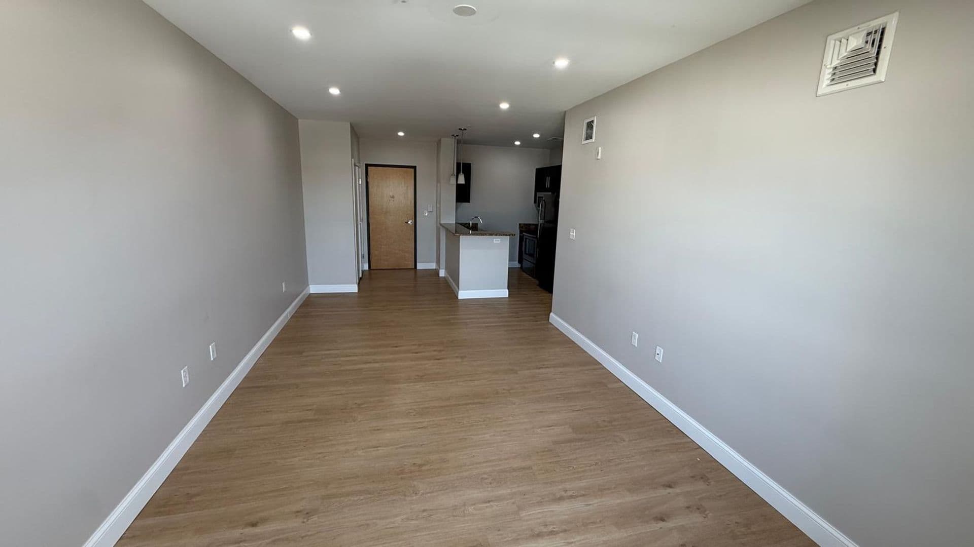 Attleboro Apartment: 75 South Main St