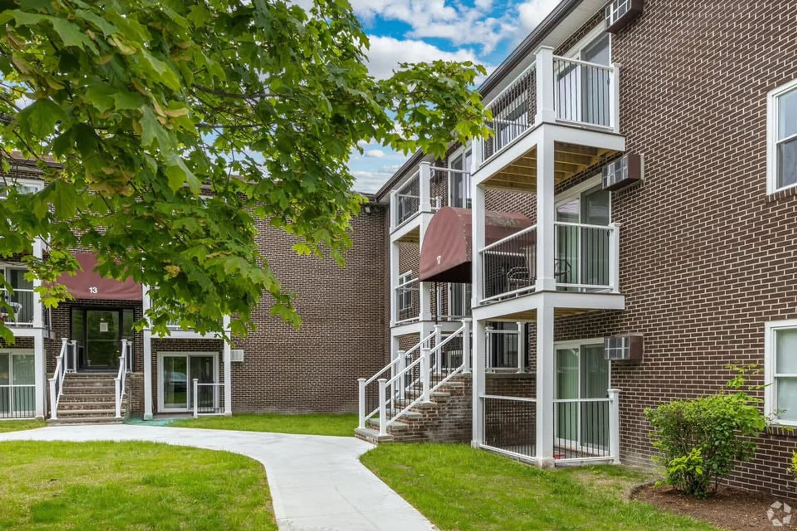 Billerica Apartment: 13-27 Kenmar Drive