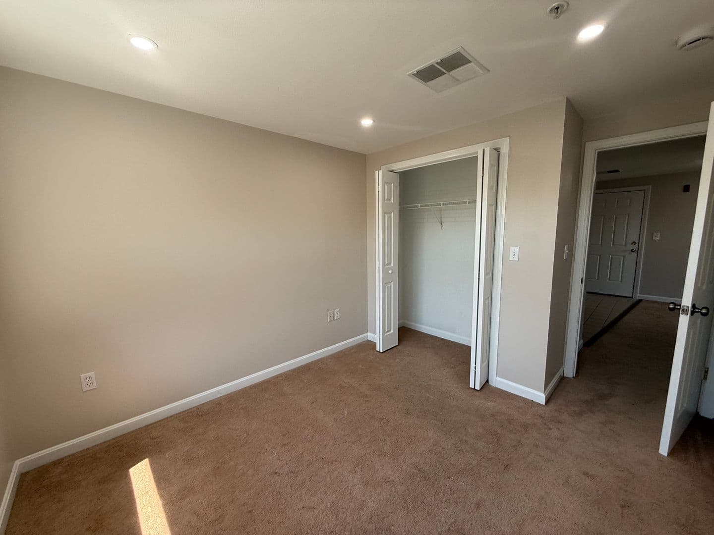 Billerica Apartment: 13-27 Kenmar Drive